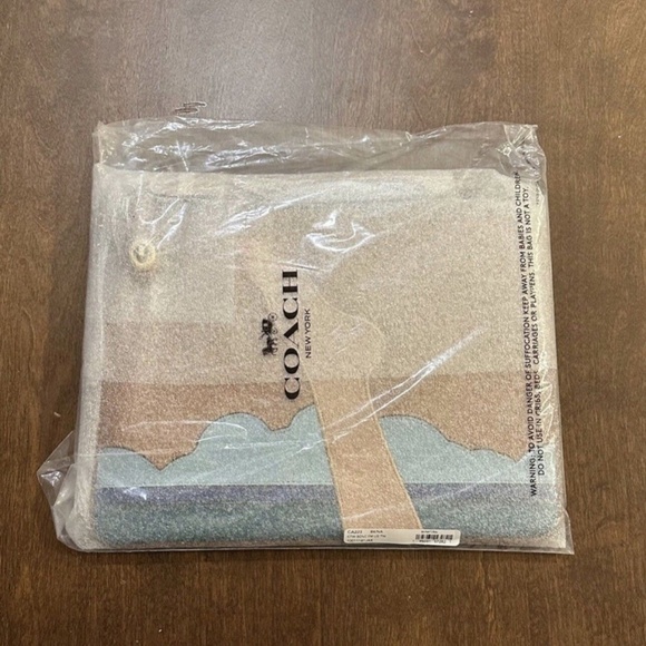 Coach EXTRA LARGE Rogue Turnlock Clutch/wristlet NWT - Picture 6 of 10